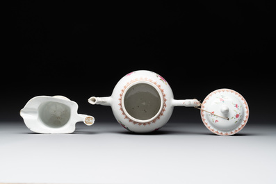 Five Chinese famille rose wares with floral design, Qianlong