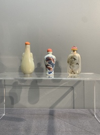 A collection of 12 Chinese snuff bottles and a jade pendant, Chenghua mark, 18/20th C.