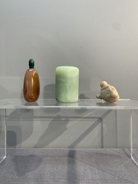 A collection of 12 Chinese snuff bottles and a jade pendant, Chenghua mark, 18/20th C.