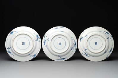 12 Chinese blue and white plates with floral design, Kangxi
