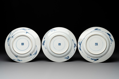 12 Chinese blue and white plates with floral design, Kangxi