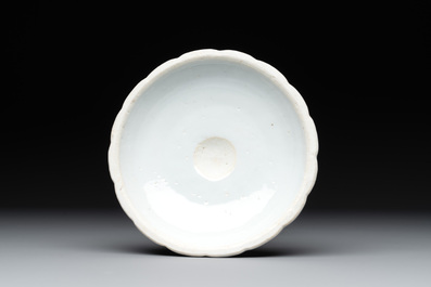 Five Chinese famille rose wares with floral design, Qianlong