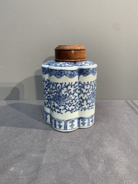 A Chinese blue and white tea caddy with wooden cover and a bird feeder, Xuande mark, 19th C.