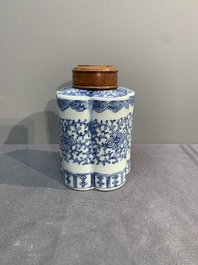 A Chinese blue and white tea caddy with wooden cover and a bird feeder, Xuande mark, 19th C.