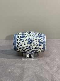 A Chinese blue and white tea caddy with wooden cover and a bird feeder, Xuande mark, 19th C.