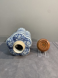 A Chinese blue and white tea caddy with wooden cover and a bird feeder, Xuande mark, 19th C.
