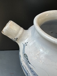 A Dutch Delft blue and white wet drug or syrup jar inscribed 'S GRANATOR', 18th C.