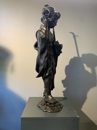 A large Japanese bronze okimono of a musician, Shinpūsei 森風聲作 mark, Meiji, 19th C.