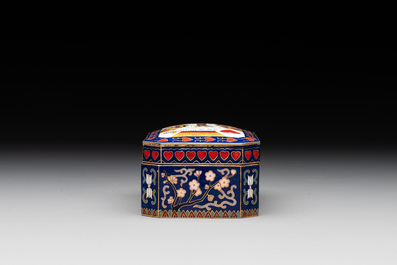 12 Chinese cloisonn&eacute; wares, 19/20th C.