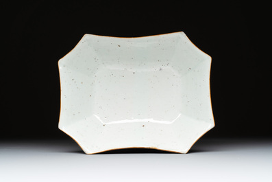 Eight Chinese famille rose wares, 19/20th C.