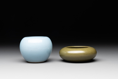 Five Chinese monochrome wares, 19th C.