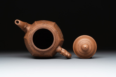 Three Chinese Yixing stoneware teapots, Gu Jingzhou 顧景舟, Yu Guoliang 俞國良 and Cui Zhu Xuan 翠竹軒 seal marks, 20th C.