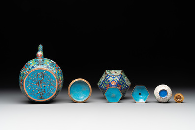 12 Chinese cloisonn&eacute; wares, 19/20th C.