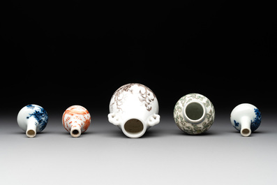 Five Chinese miniature vases, 19/20th C.