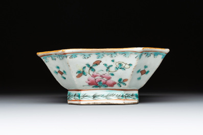 Eight Chinese famille rose wares, 19/20th C.