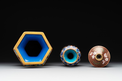 12 Chinese cloisonn&eacute; wares, 19/20th C.