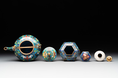 12 Chinese cloisonn&eacute; wares, 19/20th C.
