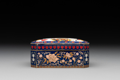 12 Chinese cloisonn&eacute; wares, 19/20th C.
