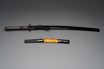 A Japanase katana koshirae and a tanto koshirae with lacquered sheaths, Edo, 18/19th C.