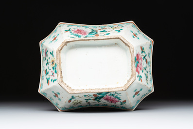 Eight Chinese famille rose wares, 19/20th C.