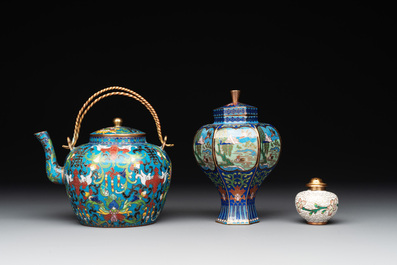 12 Chinese cloisonn&eacute; wares, 19/20th C.