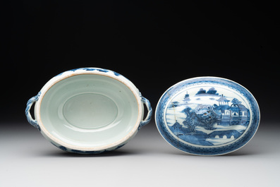 Six Chinese blue, white and famille rose wares, 18/19th C.