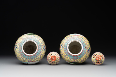A pair of Chinese famille rose covered vases and a plate, Kangxi and Qianlong mark, 20th C.