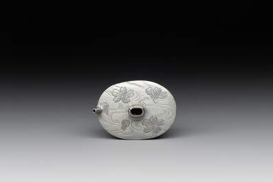 A Japanese lacquerware suzuribako or writing box depicting a crab, Meiji, 19th C.