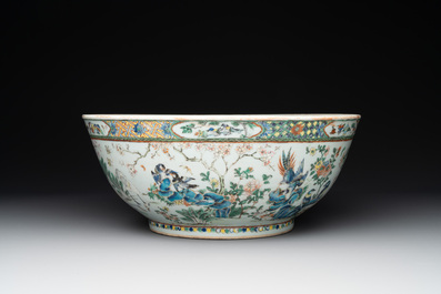 A large and unusual Chinese Canton famille rose 'birds' bowl, 19th C.