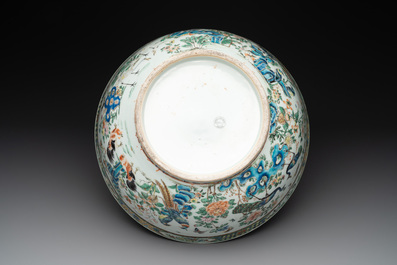A large and unusual Chinese Canton famille rose 'birds' bowl, 19th C.