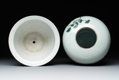 Four Chinese famille rose vases, a jardini&egrave;re and a jar, 19/20th C.