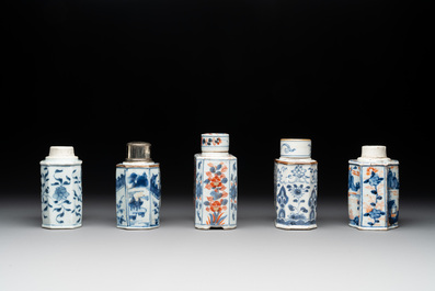 Ten Chinese Imari-style, blue and white tea caddies, Kangxi/Yongzheng