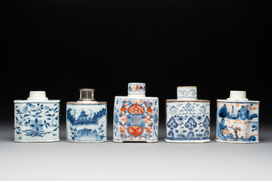 Ten Chinese Imari-style, blue and white tea caddies, Kangxi/Yongzheng