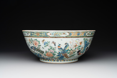 A large and unusual Chinese Canton famille rose 'birds' bowl, 19th C.