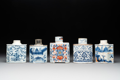 Ten Chinese Imari-style, blue and white tea caddies, Kangxi/Yongzheng