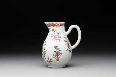 Six Chinese blue, white and famille rose wares, 18/19th C.