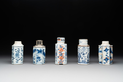 Ten Chinese Imari-style, blue and white tea caddies, Kangxi/Yongzheng