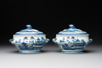 Six Chinese blue, white and famille rose wares, 18/19th C.