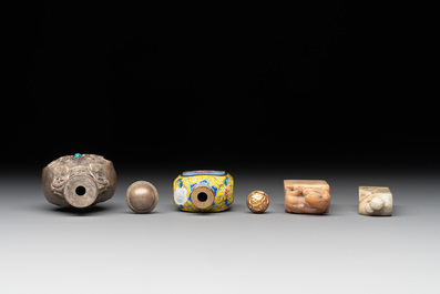 Two Chinese snuff bottles, four soapstone seals and a lacquer covered box, 20th C.