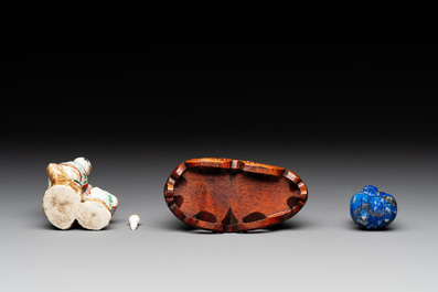 11 Chinese lacquer, carved stone and porcelain wares,  20th C.