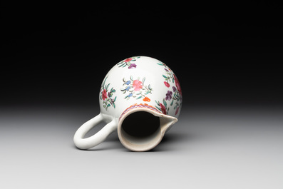 Six Chinese blue, white and famille rose wares, 18/19th C.