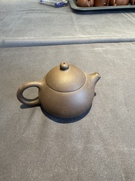 A collection of 20 Chinese Yixing stoneware teapots, 20th C.