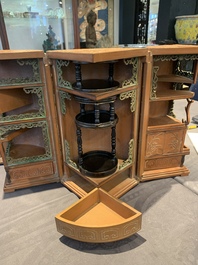 A Chinese bamboo veneered wooden cabinet of curiosities with flower scroll design, 18/19th C.