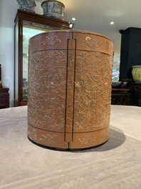A Chinese bamboo veneered wooden cabinet of curiosities with flower scroll design, 18/19th C.