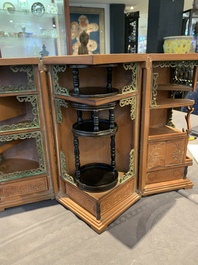 A Chinese bamboo veneered wooden cabinet of curiosities with flower scroll design, 18/19th C.