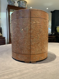 A Chinese bamboo veneered wooden cabinet of curiosities with flower scroll design, 18/19th C.