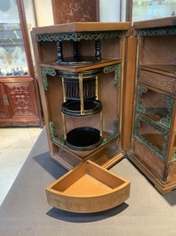 A Chinese bamboo veneered wooden cabinet of curiosities with flower scroll design, 18/19th C.