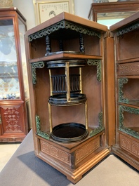 A Chinese bamboo veneered wooden cabinet of curiosities with flower scroll design, 18/19th C.
