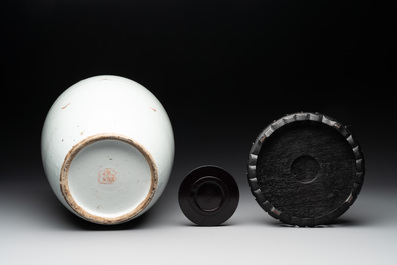 Two Chinese famille rose jars and a brush pot, signed Ju Yi Tai 聚義泰, 'B.E.E. CHINESE RESTAURANT' mark, dated 1924 and 20th C.