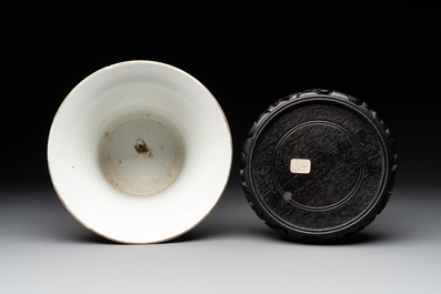 Two Chinese famille rose jars and a brush pot, signed Ju Yi Tai 聚義泰, 'B.E.E. CHINESE RESTAURANT' mark, dated 1924 and 20th C.